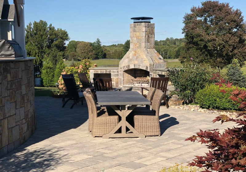 Outdoor-Fireplace-Contractor-Kit-Pete-Proulx-patio