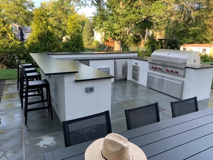 White tiled outdoor kitchen made with Stone Age modular panels